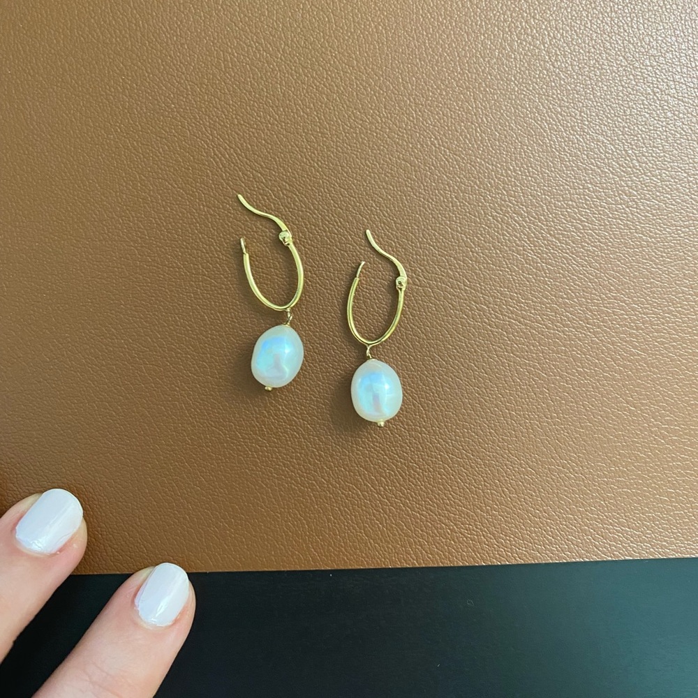 Mejuri pearl earrings